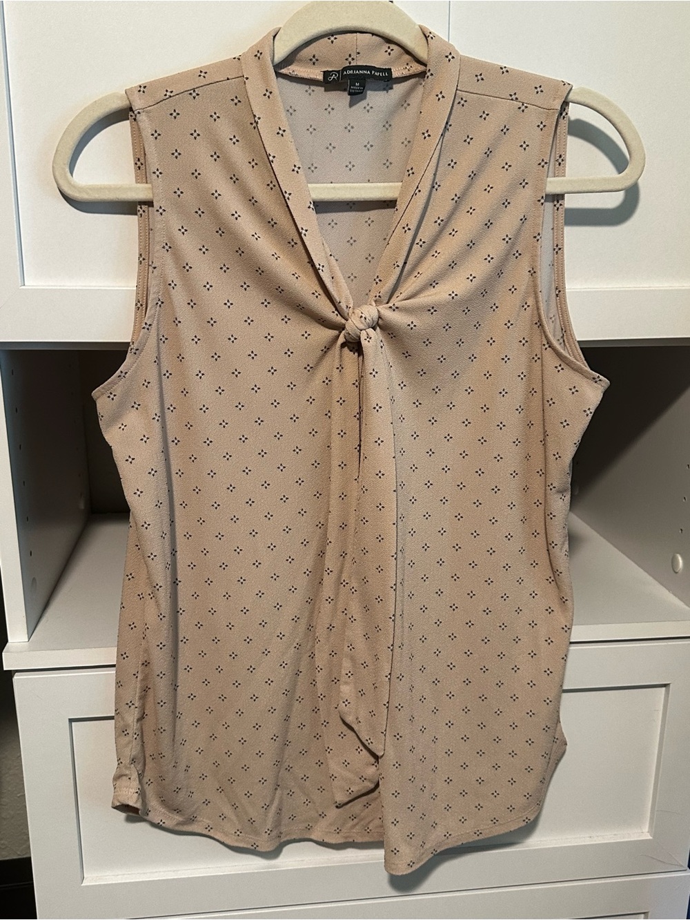 Adrianna Papell Beige Printed Tie Neck Sleeveless Blouse Career Workwear size M